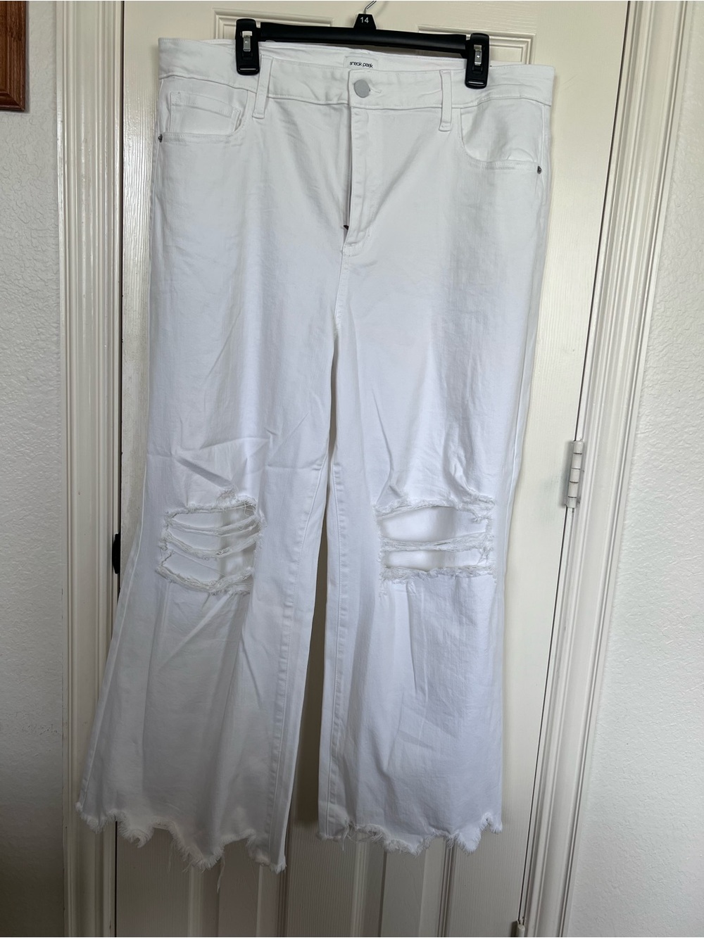 NWT Sneak Peek High Rinse Plus Crop White Distressed Jeans 16